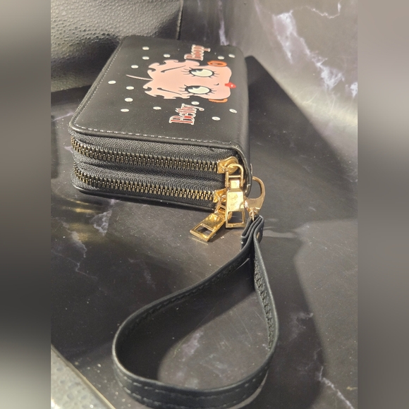 EUC Bundle Of Betty Boop Wristlet Wallet & Ipsy Makeup Pouch - Picture 3 of 9